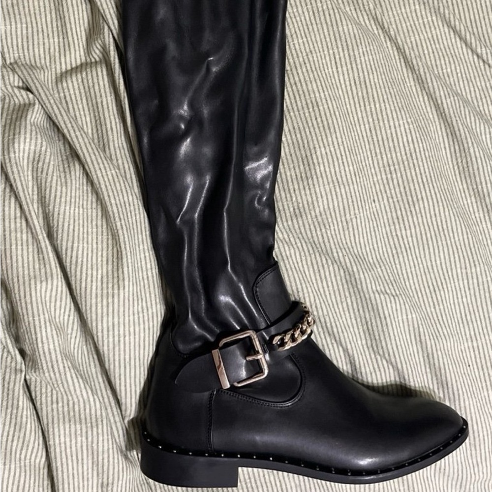 Black Knee-High Boots with Chain Detail